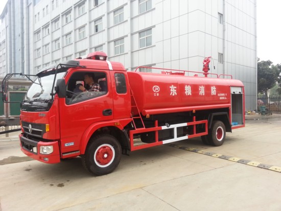 東風(fēng)消防灑水車(chē)